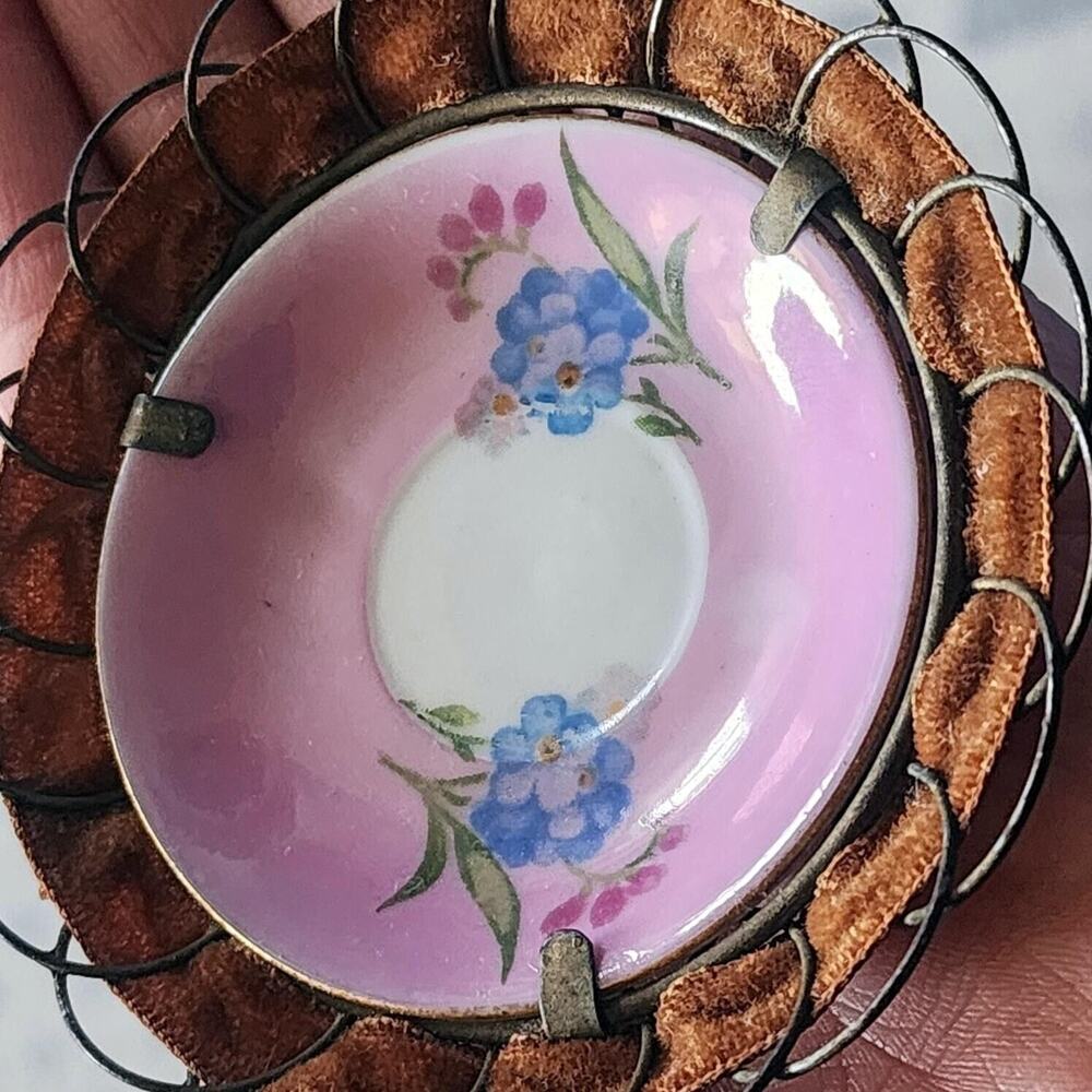 Vintage Small Porcelain Floral Plate In Decorative Metal & Velvet Holder Japan